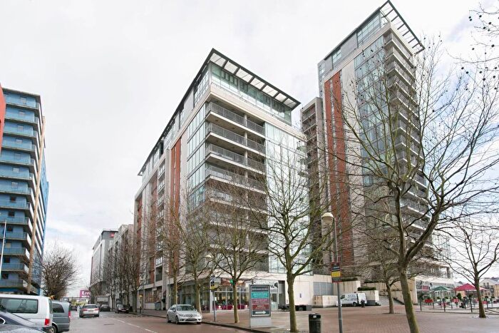 1 Bedroom Semi Detached House To Rent In Western Gateway, Canning Town, E16