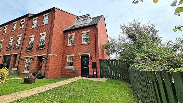 3 Bedroom End Of Terrace House To Rent In Thwaite Close, Great Oakley, Corby, NN18