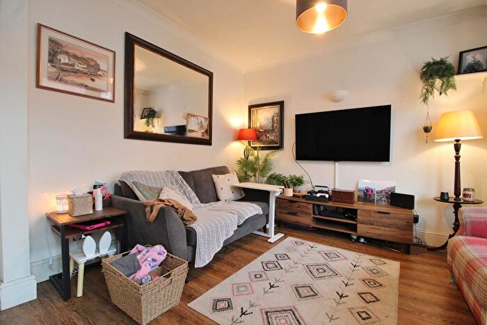 3 Bedroom Terraced House For Sale In Kingsley Road, Southsea, PO4
