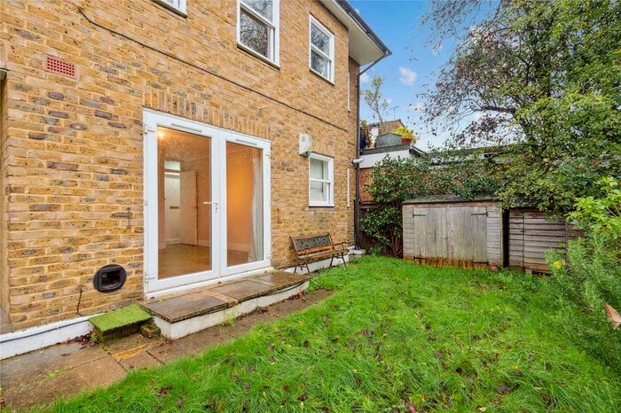 1 Bedroom Flat To Rent In Sheendale Road, Richmond, Surrey, TW9