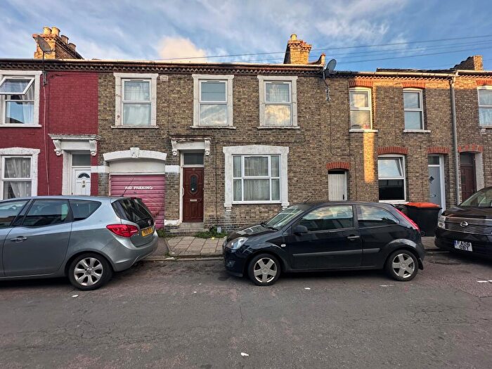 4 Bedroom Terraced House To Rent In Town Centre, MK40