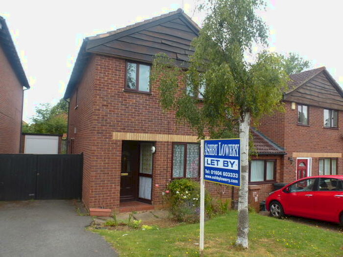 4 Bedroom Semi-Detached House To Rent In Codlin Close, Northampton, NN3