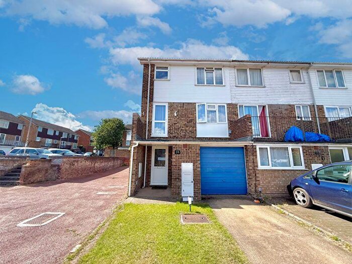 4 Bedroom End Of Terrace House For Sale In Beale Street, Dunstable, LU6