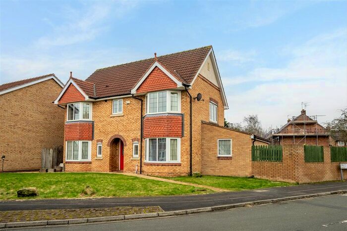 4 Bedroom Detached House To Rent In Redgrave Close, York, YO31