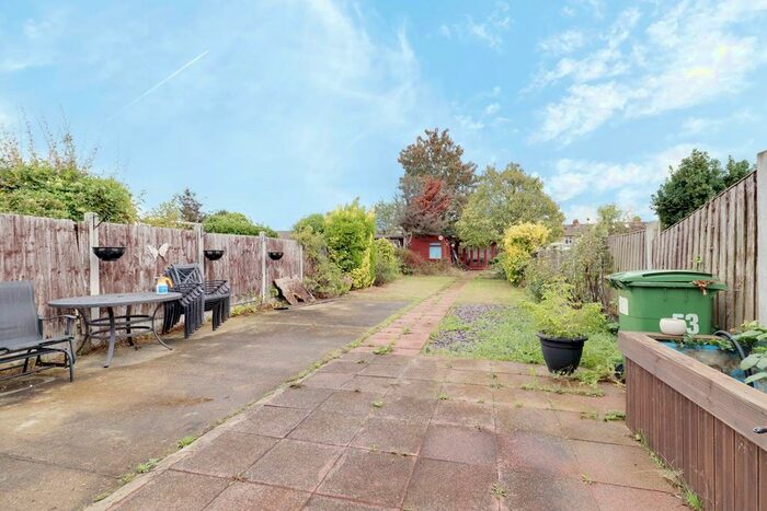 1 Bedroom Detached Bungalow For Sale In Spencer Road, Rainham, RM13