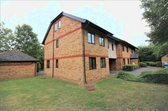 1 Bedroom Apartment To Rent In One Bedroom Top Floor Apartment, CM2