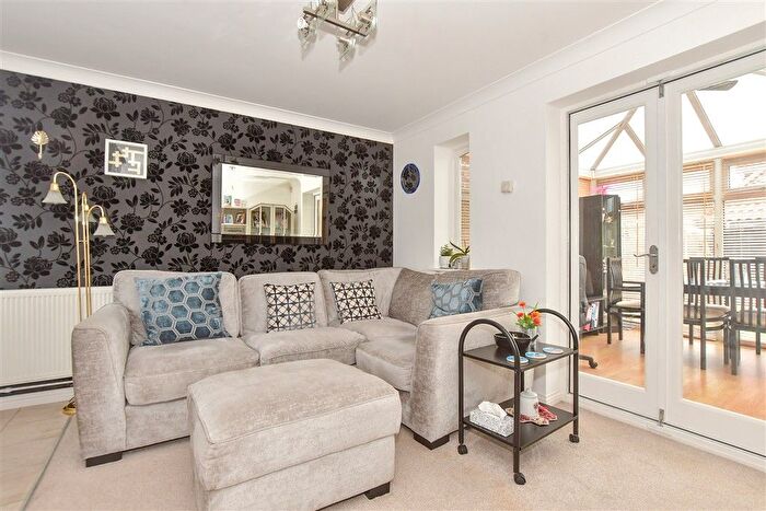 2 Bedroom Link Detached House For Sale In Boyd Court, Wickford, Essex, SS12