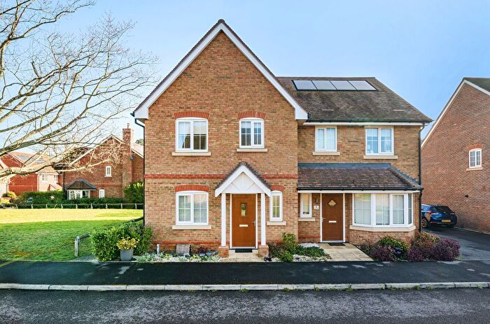 3 Bedroom Semi Detached House For Sale In Cammell Close, Wokingham, Berkshire, RG41