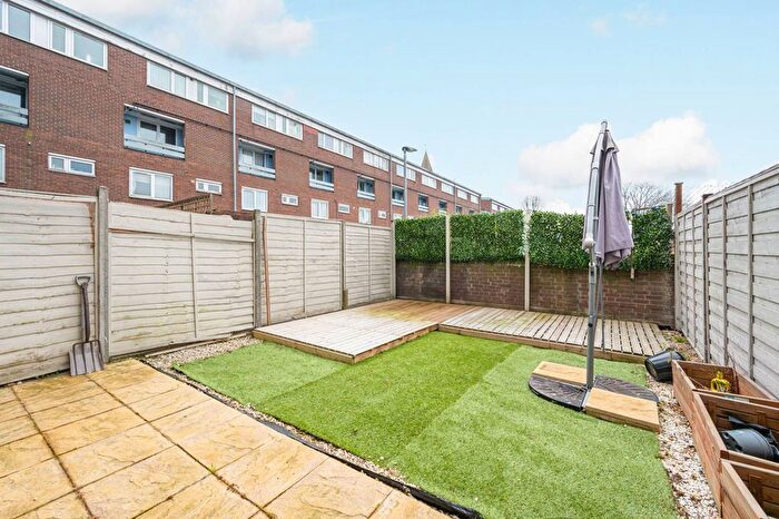3 Bedroom Maisonette To Rent In Challice Way, Tulse Hill, London, SW2