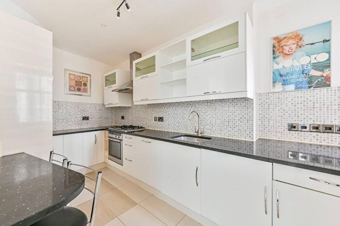 2 Bedroom Flat To Rent In Old Marylebone Road, Marylebone, London, NW1