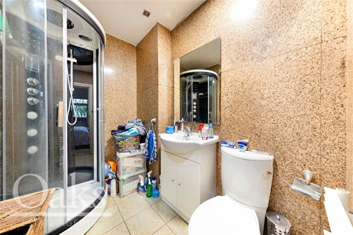 4 Bedroom Detached House For Sale In Green Lane, Thornton Heath, CR7