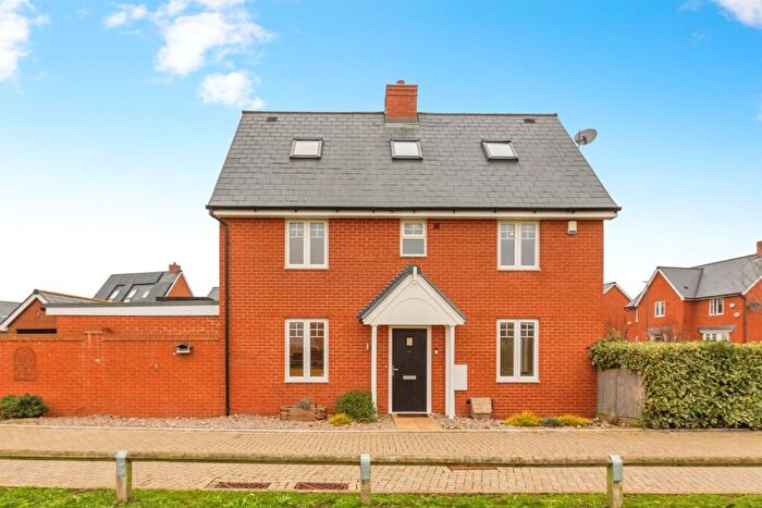 3 Bedroom Detached House For Sale In Marsworth Drive, Broughton, Aylesbury, HP22