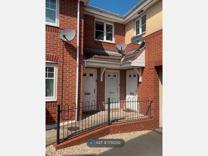 2 Bedroom Flat To Rent In Lychgate Close, Glascote, Tamworth, B77