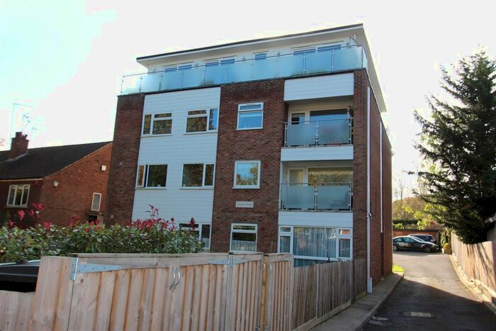 2 Bedroom Flat To Rent In Stuart Court, Whitehall Road, North Chingford E4
