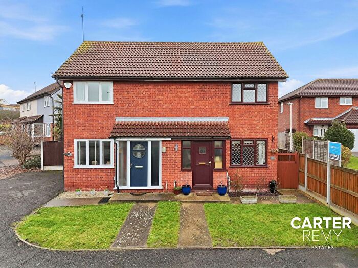 2 Bedroom Semi-detached House For Sale In Beazley End, Wickford, SS12