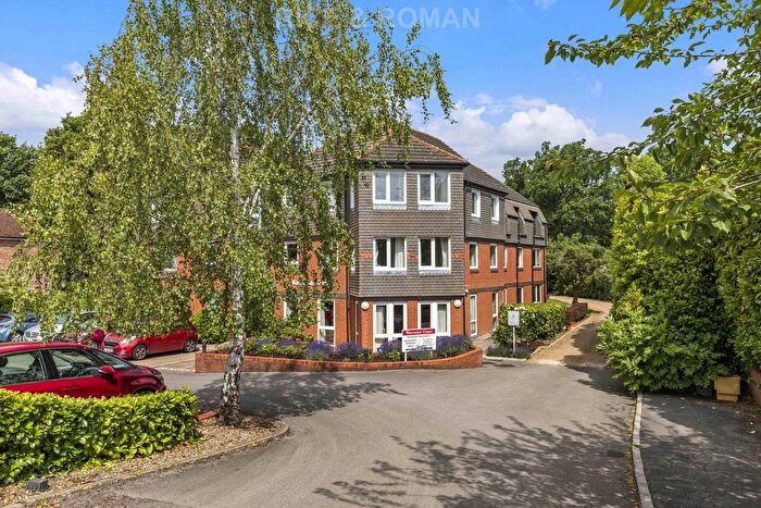 1 Bedroom Flat To Rent In Worcester Court, Worcester Park, KT4