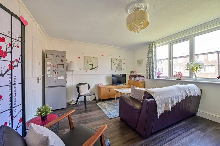 4 Bedroom Flat For Sale In Dowdeswell Close, East Sheen, London, SW15