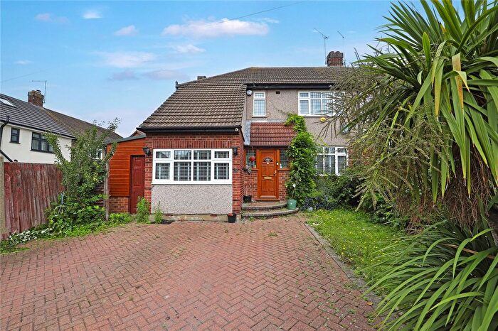 3 Bedroom Semi-detached House For Sale In Fairview Close, Chigwell, Essex, IG7