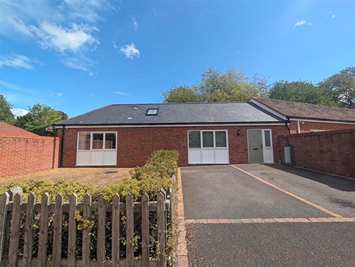 2 Bedroom Detached Bungalow For Sale In Ringbourne Copse, Barton Stacey, Winchester, SO21