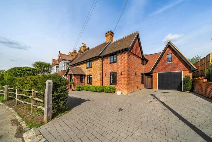 4 Bedroom House For Sale In Cranmore Lane, West Horsley, KT24