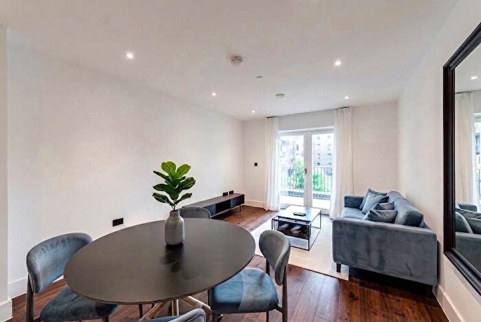 1 Bedroom Flat To Rent In Lismore Boulevard, Newington House, Colindale, NW9