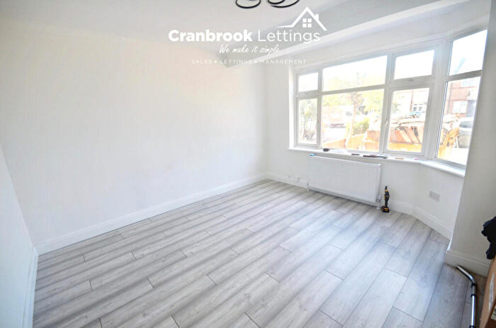 4 Bedroom Terraced House To Rent In Spearpoint Gardens, Ilford, IG2