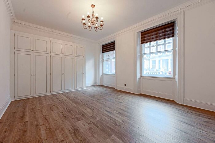 2 Bedroom Flat To Rent In Earls Court Road, Earls Court, London, SW5
