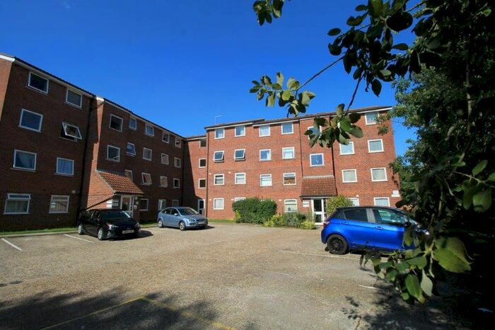 2 Bedroom Flat To Rent In Huxley Close, Northolt, UB5