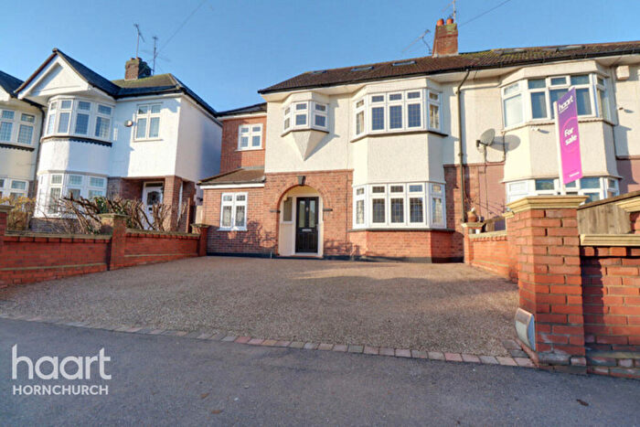 5 Bedroom Semi-Detached House To Rent In Gubbins Lane, Romford, RM3