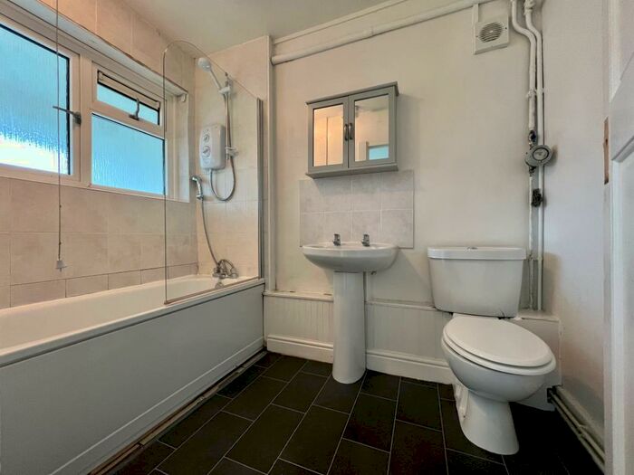 1 Bedroom Apartment To Rent In Selsfield Drive, Brighton, BN2