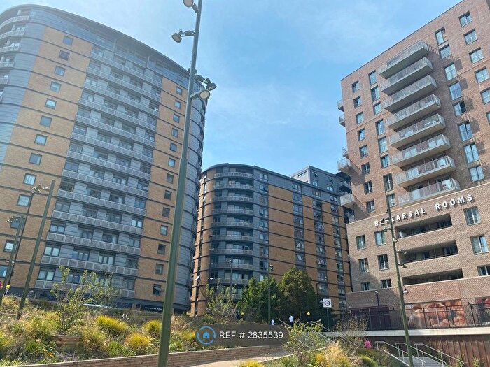 2 Bedroom Flat To Rent In Trentham Court, London, W3