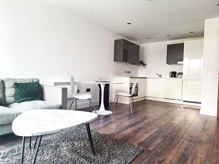 1 Bedroom Apartment To Rent In The Quadrant, Sand Pits, Birmingham, B1