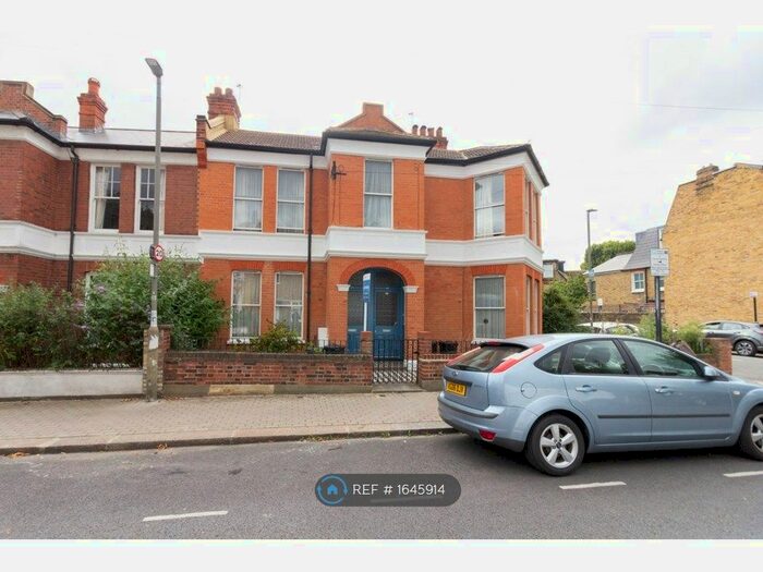 3 Bedroom Maisonette To Rent In Boundaries Road, London, SW12