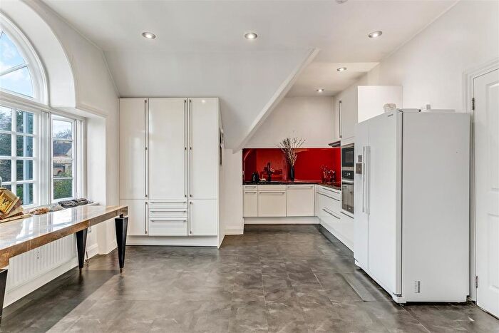 3 Bedroom Flat For Sale In Lyndhurst Road, Hampstead, London, NW3