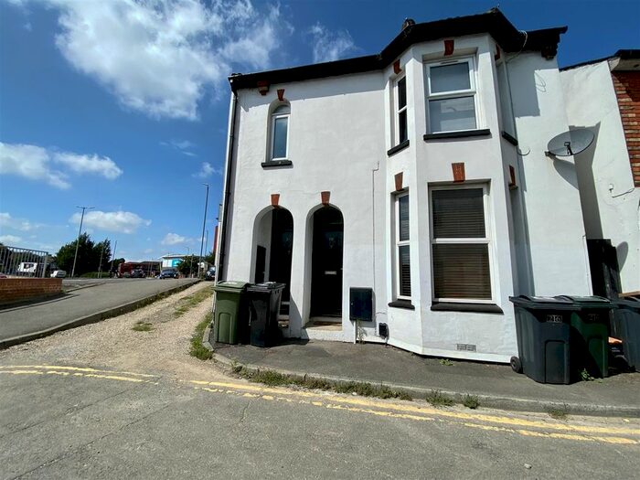 2 Bedroom Flat To Rent In Park Road North, Ashford, TN24