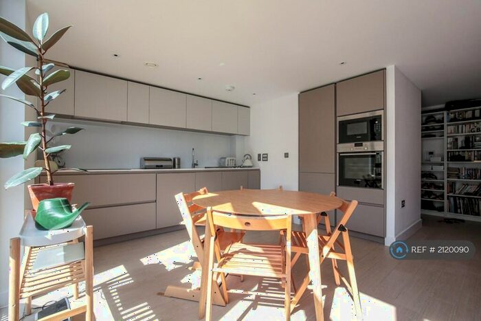2 Bedroom Flat To Rent In Canalside Square, London, N1