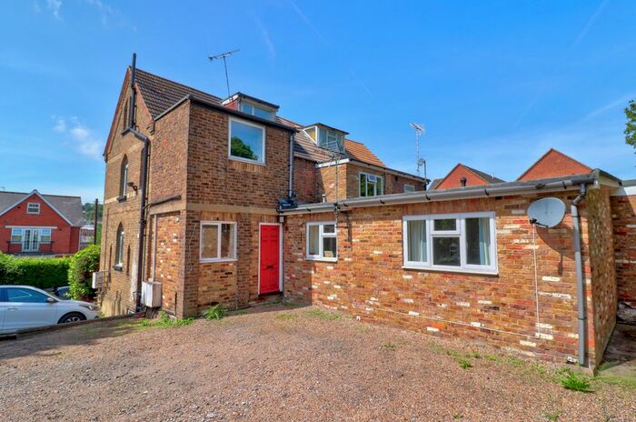 1 Bedroom Flat To Rent In Flat West Wycombe Road, High Wycombe, Buckinghamshire, HP11