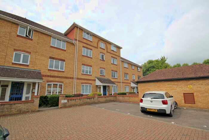 2 Bedroom Apartment To Rent In Swan Mead, Hemel Hempstead, HP3