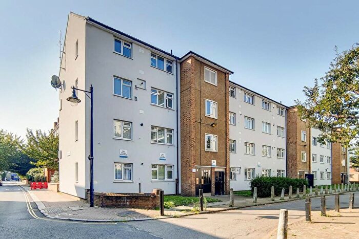 2 Bedroom Flat To Rent In Cherry Garden Street, Bermondsey, London, SE16