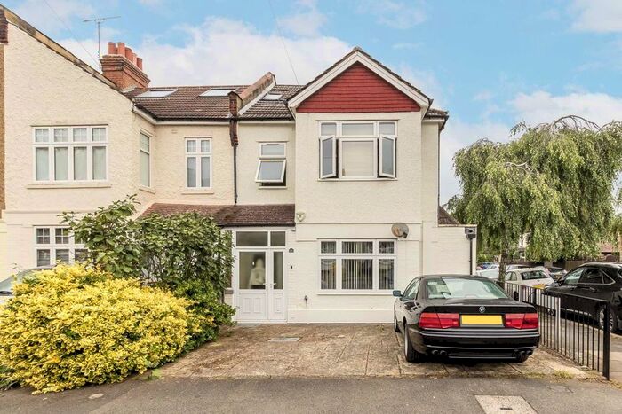 3 Bedroom Maisonette To Rent In Alric Avenue, New Malden, KT3