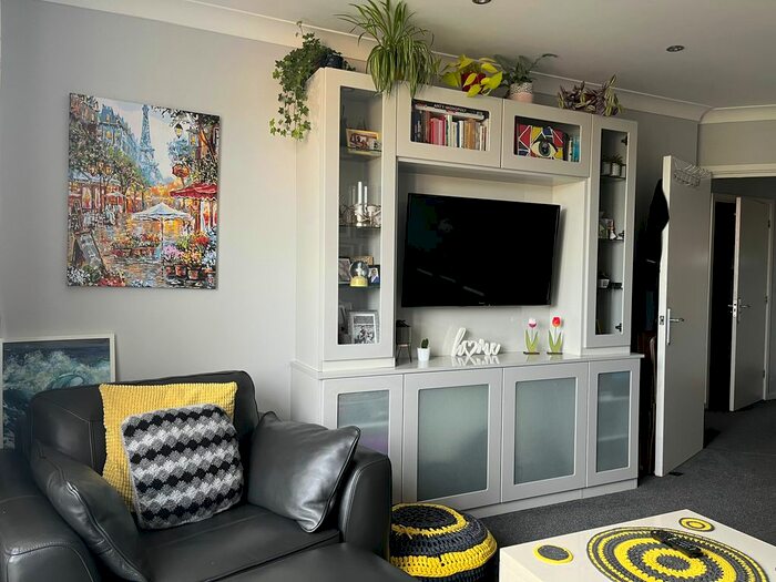 1 Bedroom Flat To Rent In St Giles Close, Hounslow, TW5