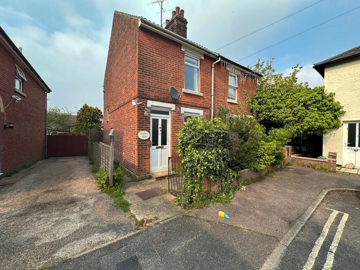 2 Bedroom Semi-Detached House To Rent In Morten Road, Colchester, CO1