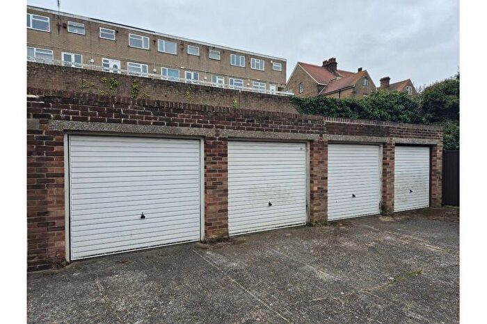 Garage / Parking To Rent In Garage Lawn Road, Thanet, Broadstairs, CT10