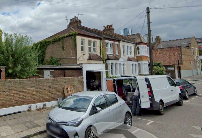 Garage / Parking To Rent In Hermitage Road, Manor House, N4