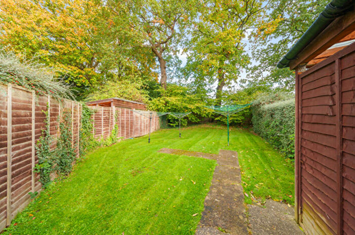 2 Bedroom Apartment For Sale In Thornton Close, Guildford, Surrey, GU2