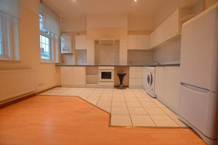 2 Bedroom Flat To Rent In Ashbourne Mansions, NW11
