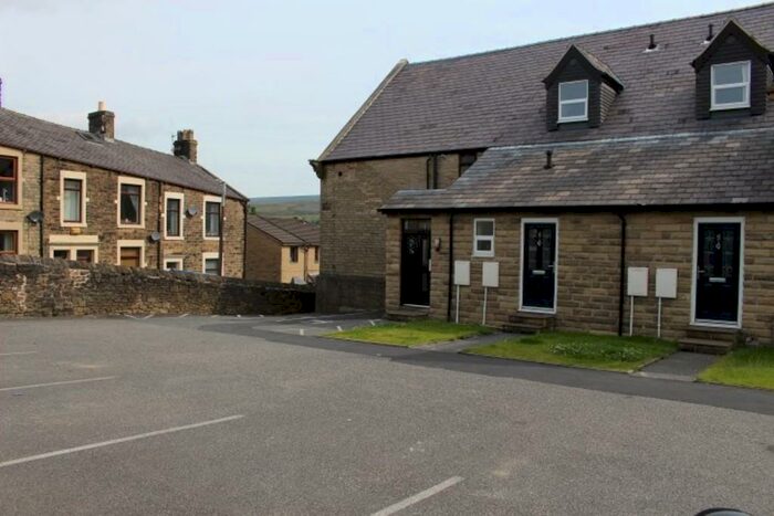 1 Bedroom Apartment To Rent In Kingsmoor Court, Hadfield, Glossop, SK13