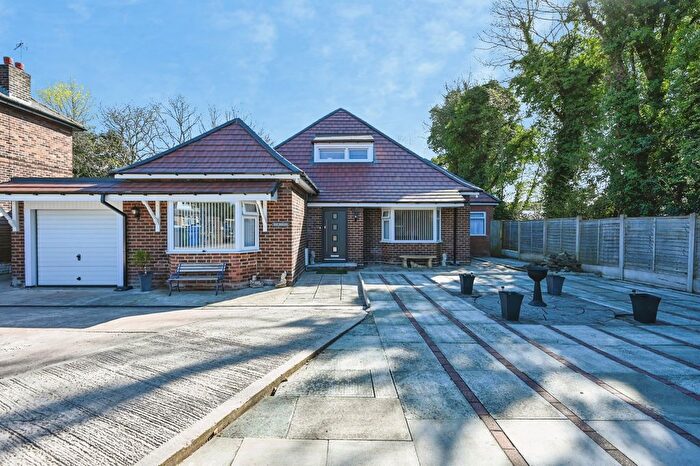 3 Bedroom Bungalow For Sale In Cinnamon Lane North, Fearnhead, Warrington, Cheshire, WA2