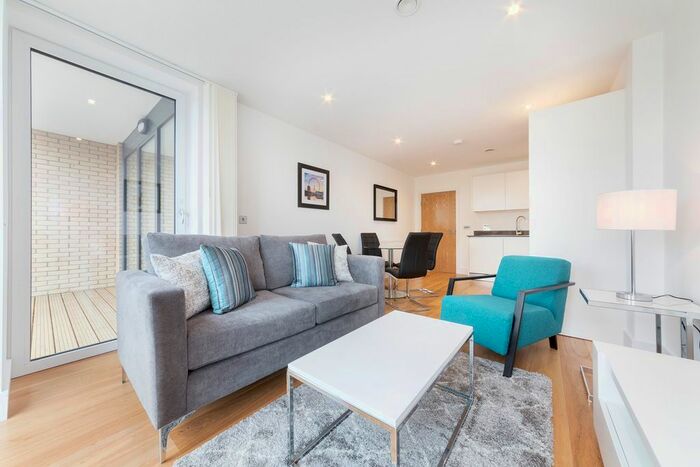 2 Bedroom Flat To Rent In West Court, Grove Place, Eltham, London, SE9