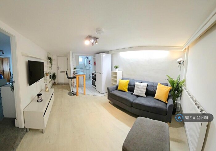 2 Bedroom Flat To Rent In Hartington Road, Manchester, M21